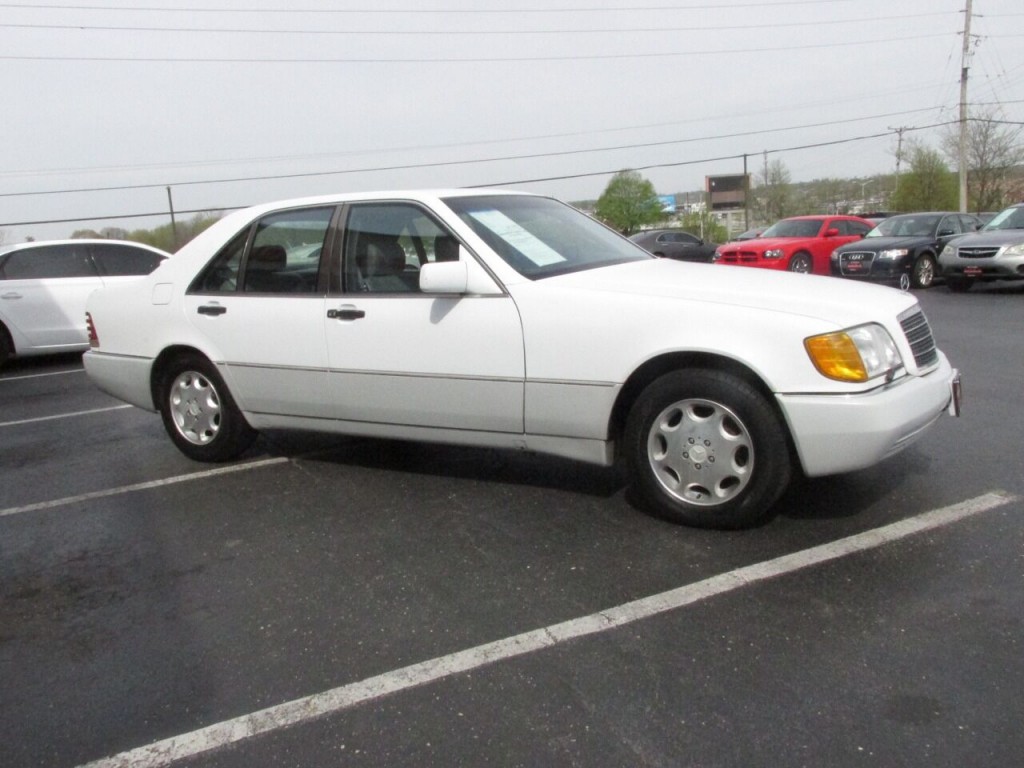 1992 Mercedes-Benz 400-Class Image 48