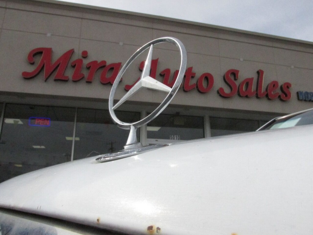 1992 Mercedes-Benz 400-Class Image 49