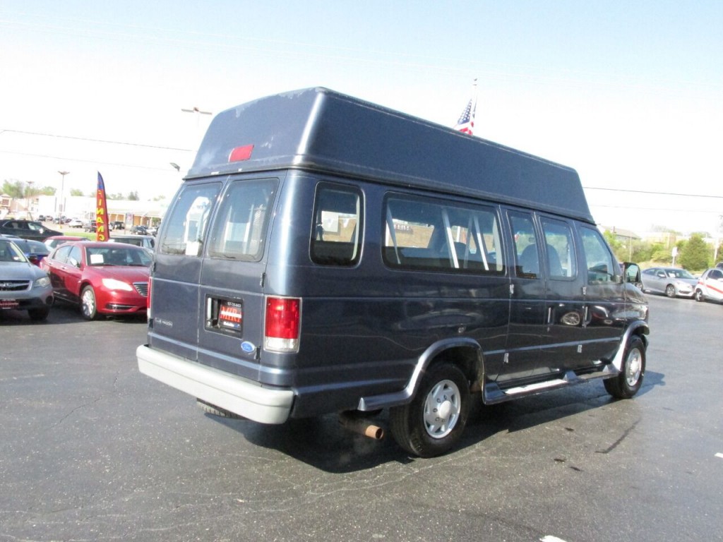 1997 Ford E-350 Image 9