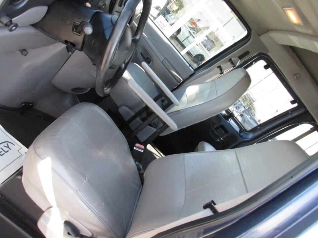 1997 Ford E-350 Image 15