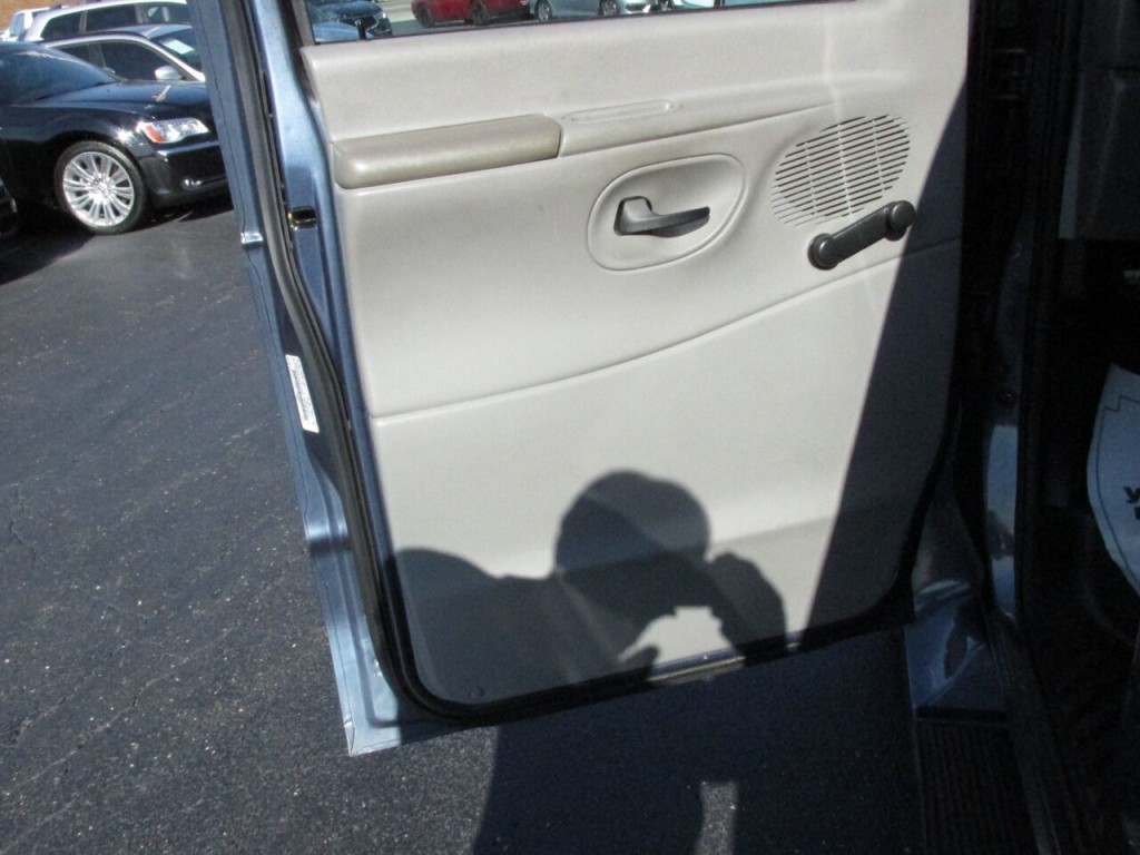 1997 Ford E-350 Image 16