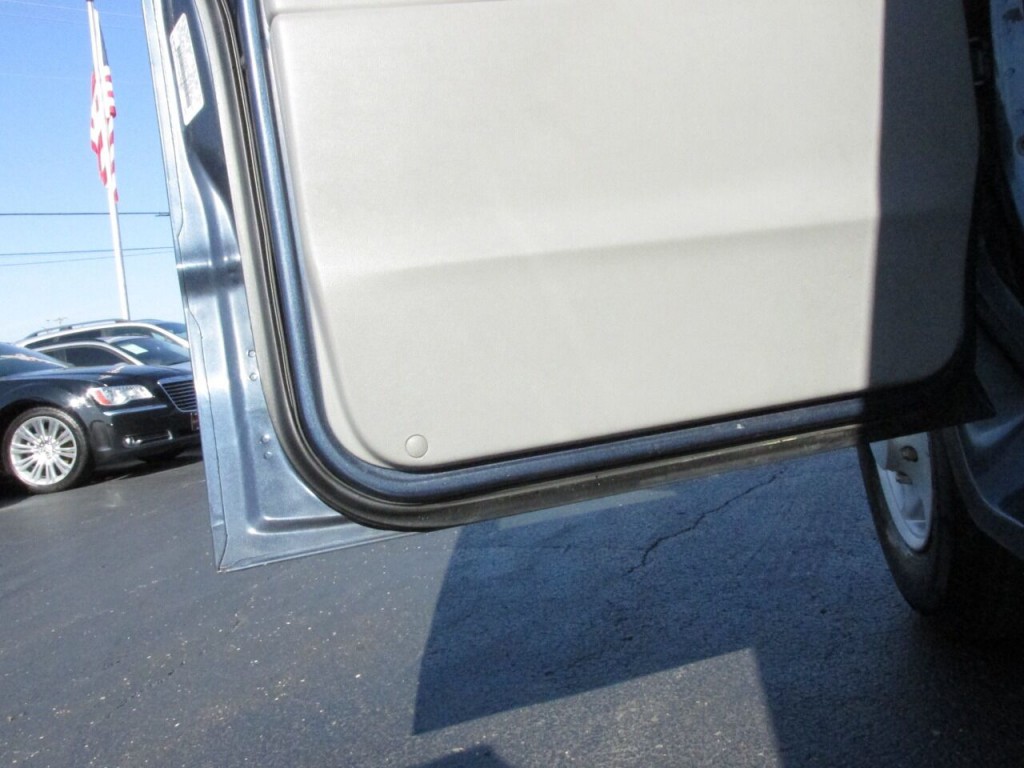 1997 Ford E-350 Image 17