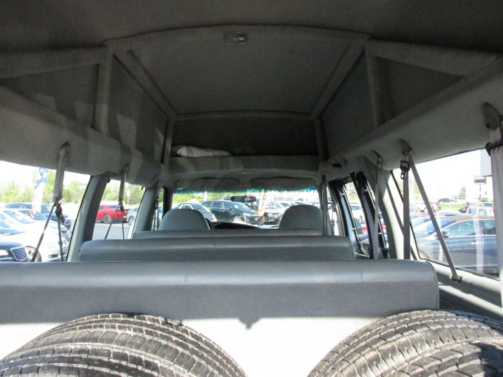 1997 Ford E-350 Image 20