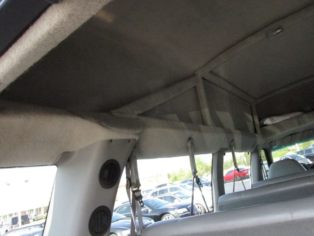 1997 Ford E-350 Image 21