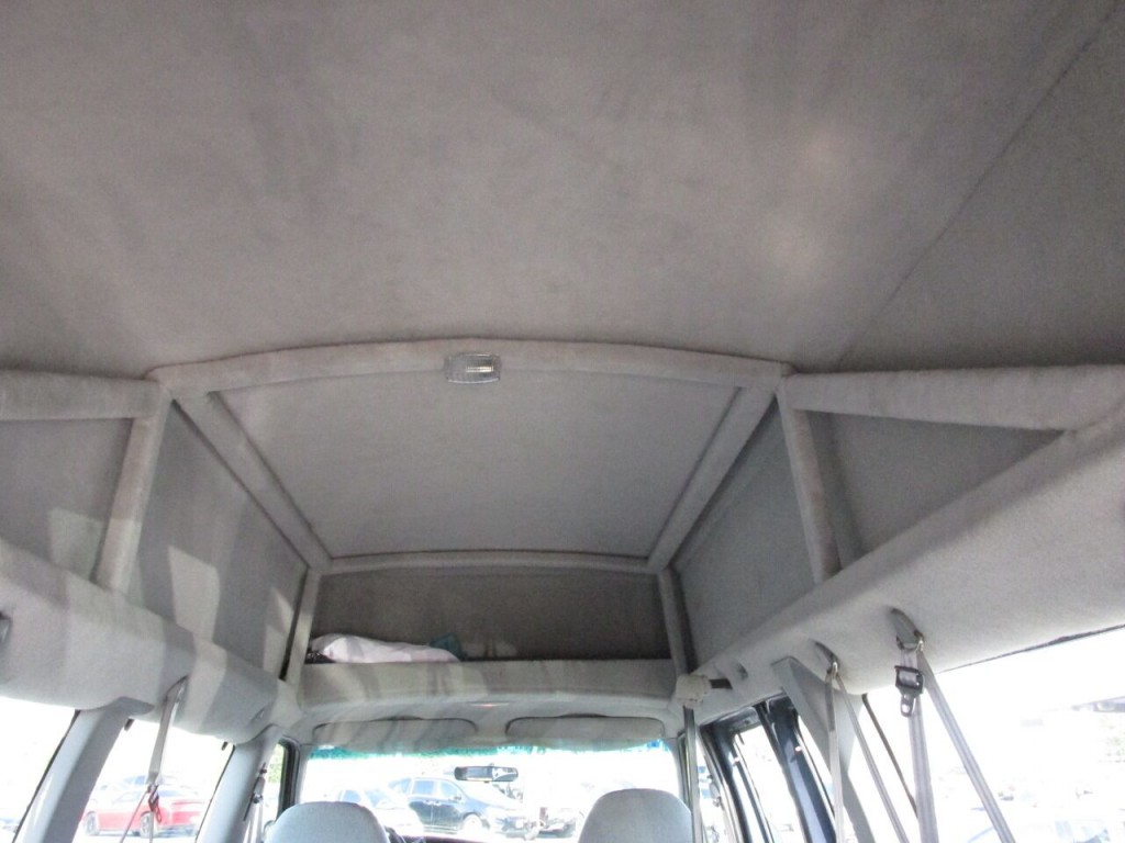 1997 Ford E-350 Image 22