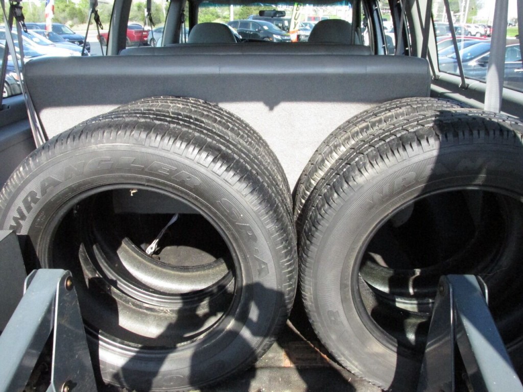 1997 Ford E-350 Image 25