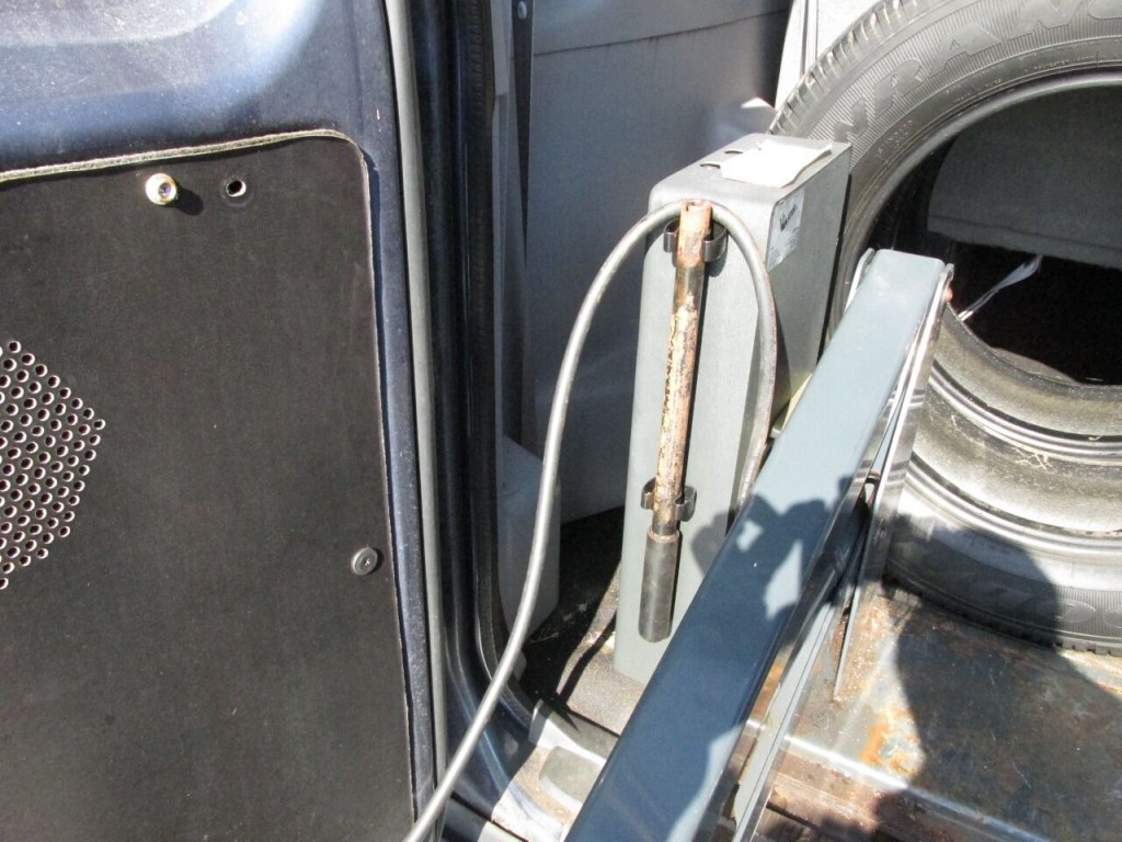 1997 Ford E-350 Image 26