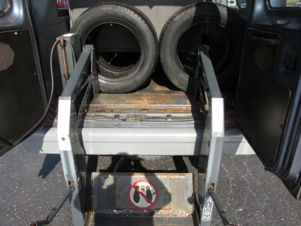 1997 Ford E-350 Image 27