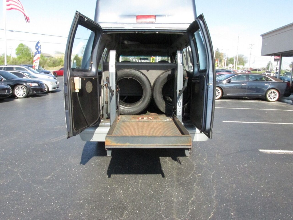 1997 Ford E-350 Image 33