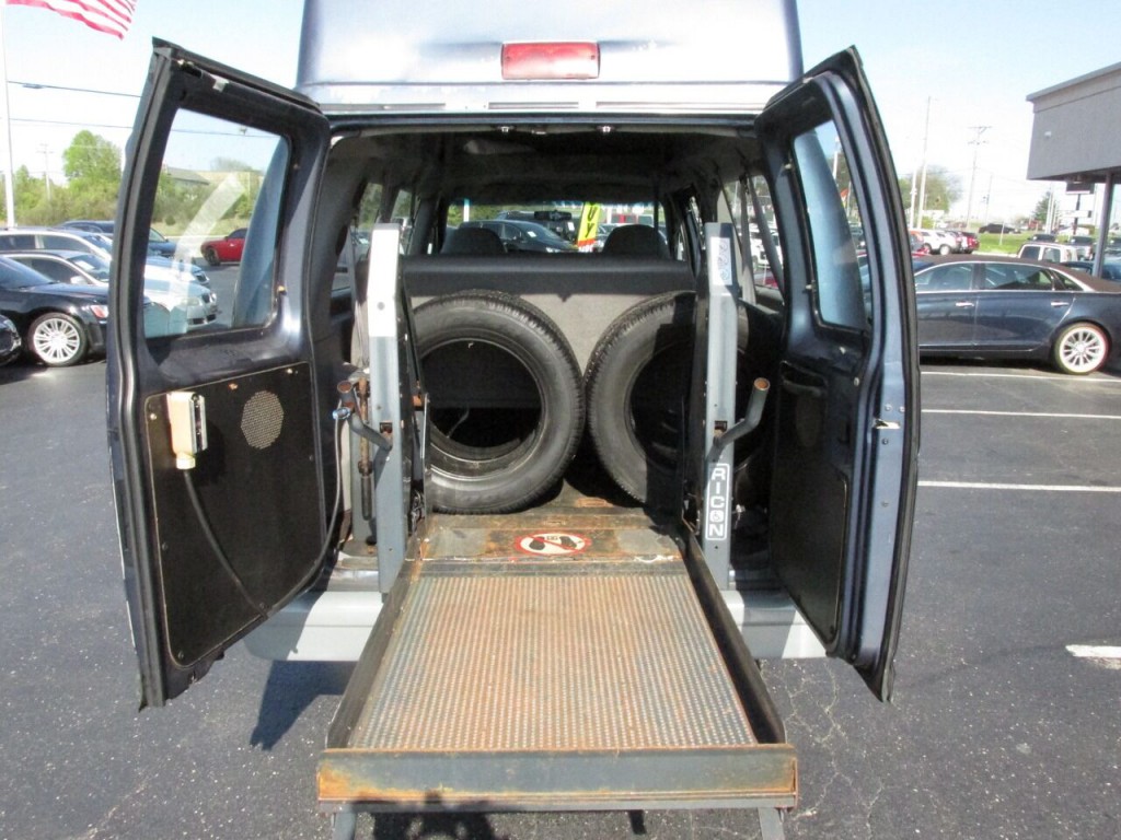 1997 Ford E-350 Image 34