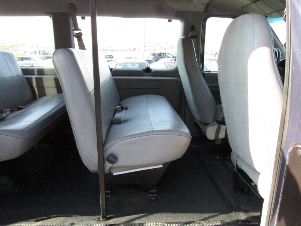 1997 Ford E-350 Image 36