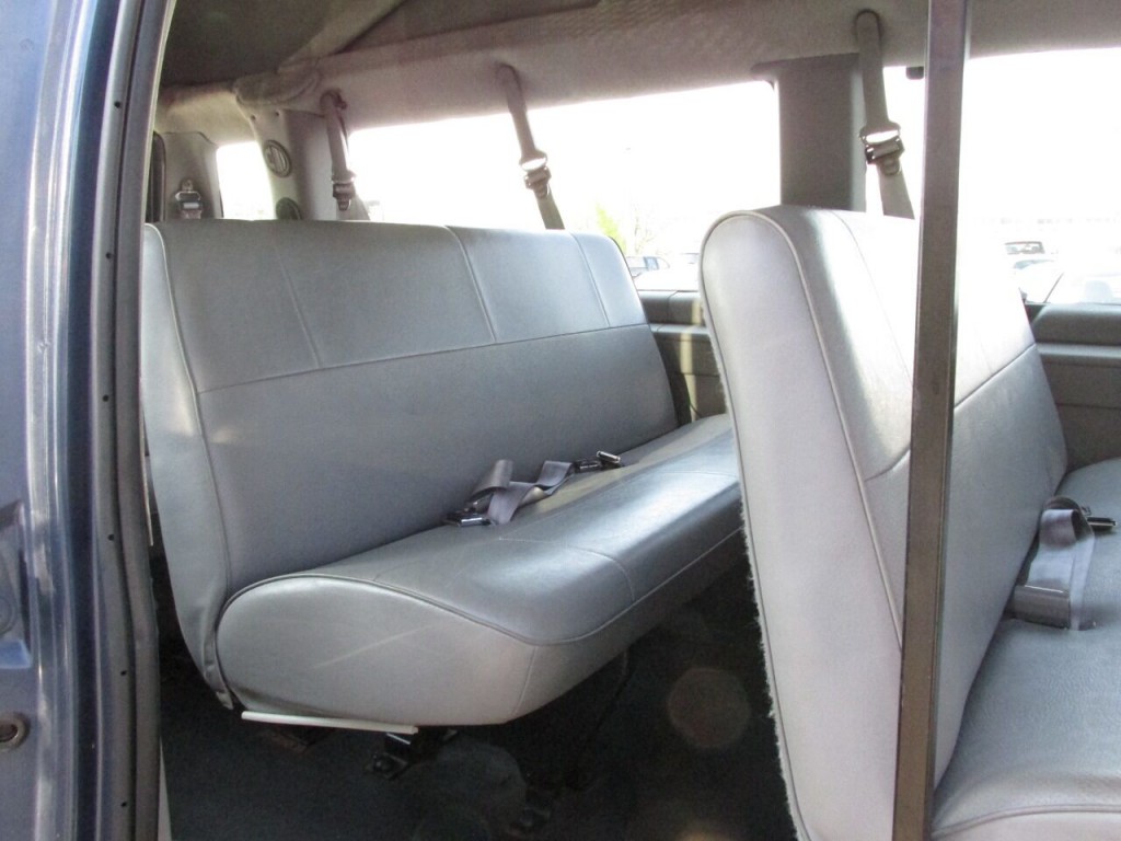 1997 Ford E-350 Image 37