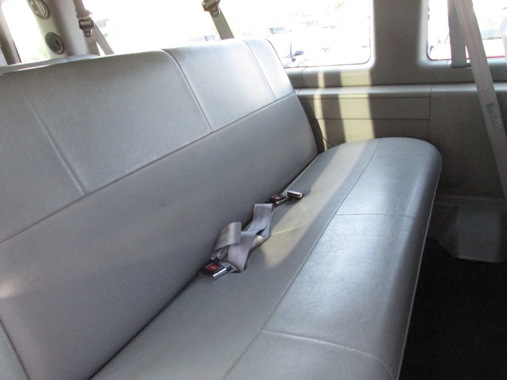 1997 Ford E-350 Image 38