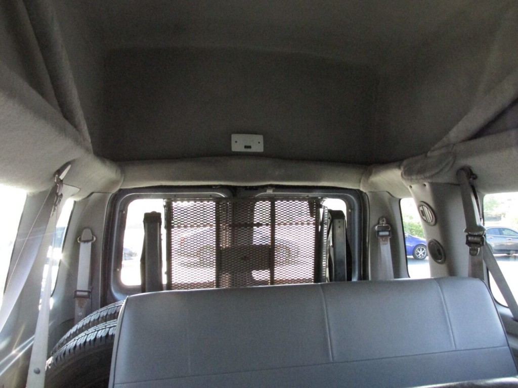 1997 Ford E-350 Image 41