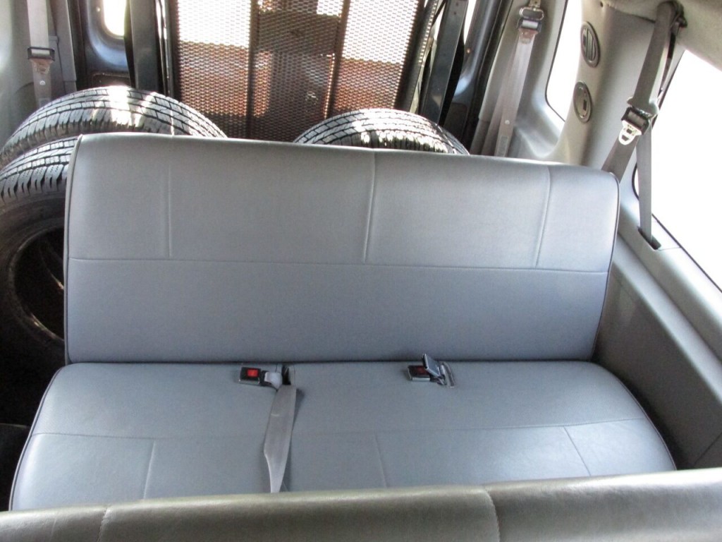 1997 Ford E-350 Image 42