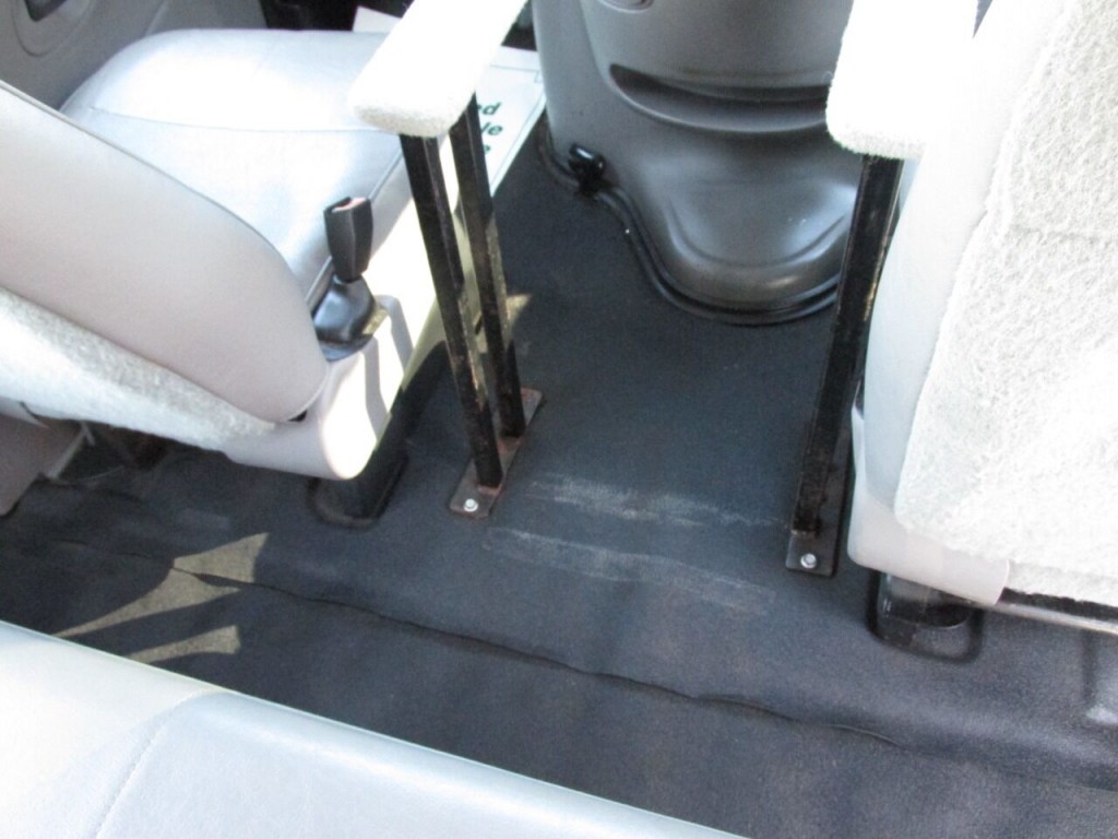 1997 Ford E-350 Image 48