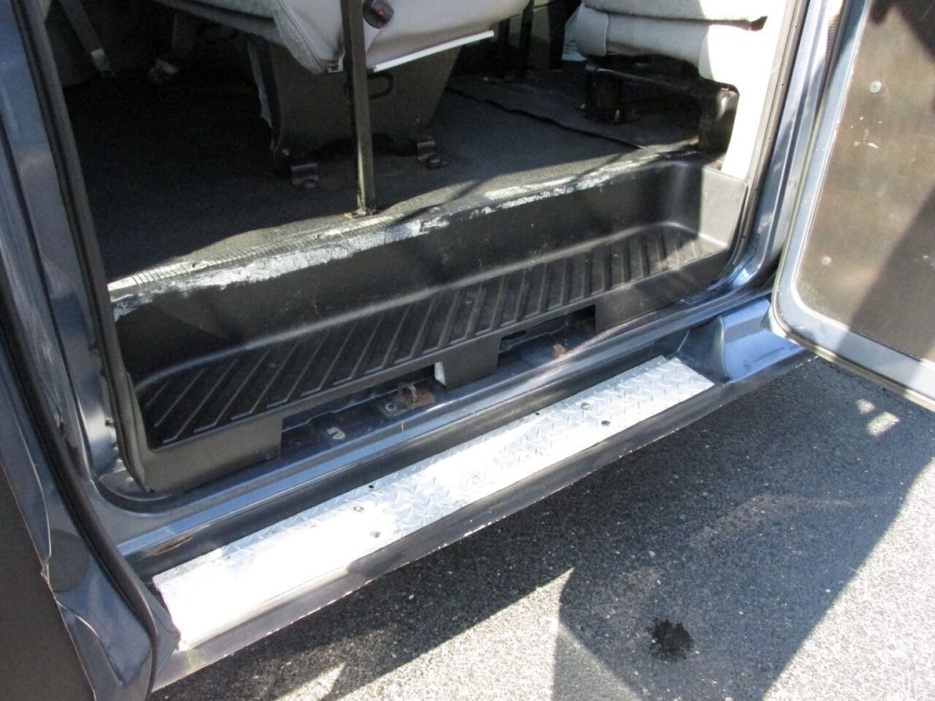 1997 Ford E-350 Image 56
