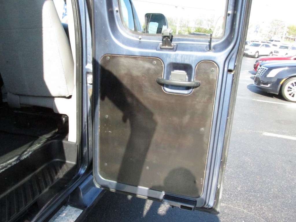 1997 Ford E-350 Image 57