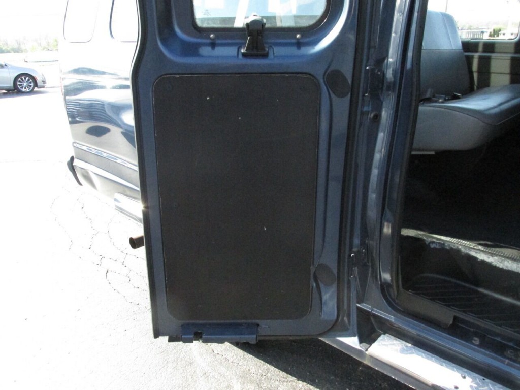 1997 Ford E-350 Image 59