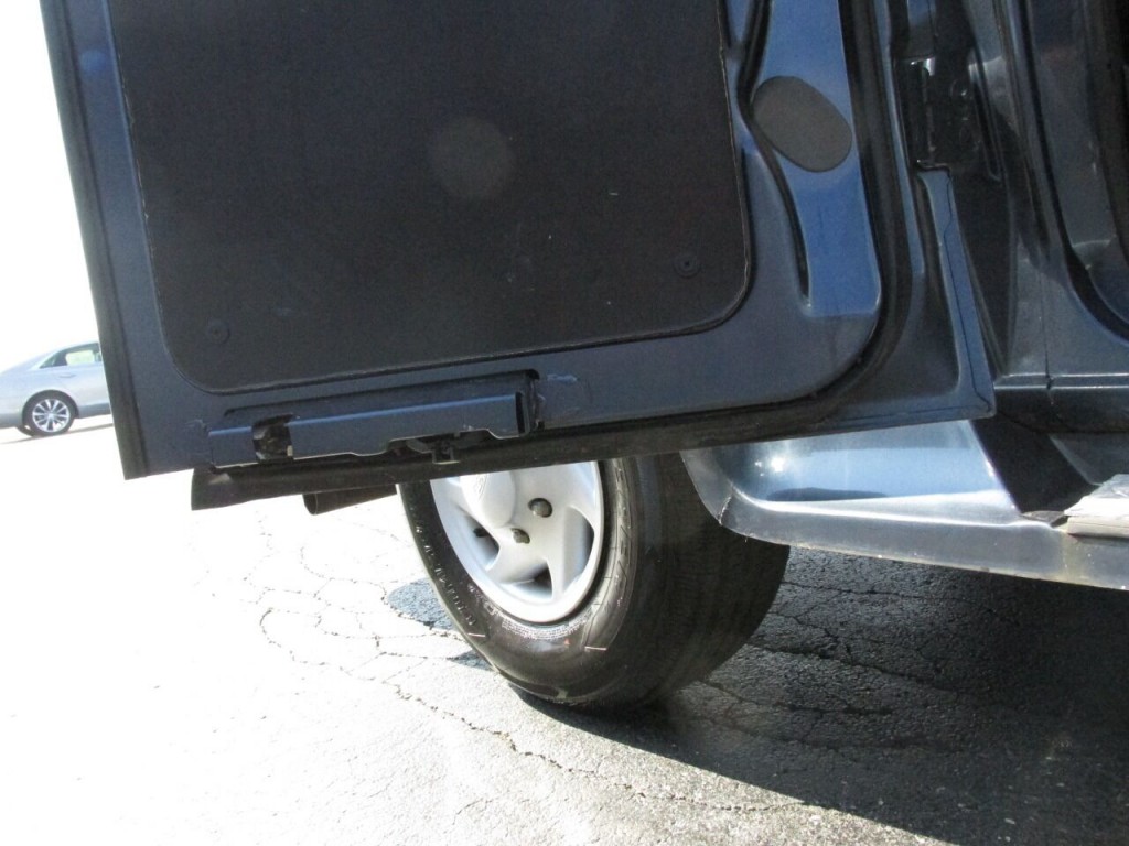 1997 Ford E-350 Image 60