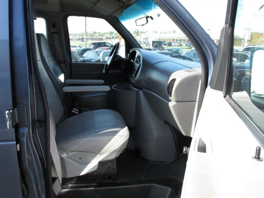 1997 Ford E-350 Image 61