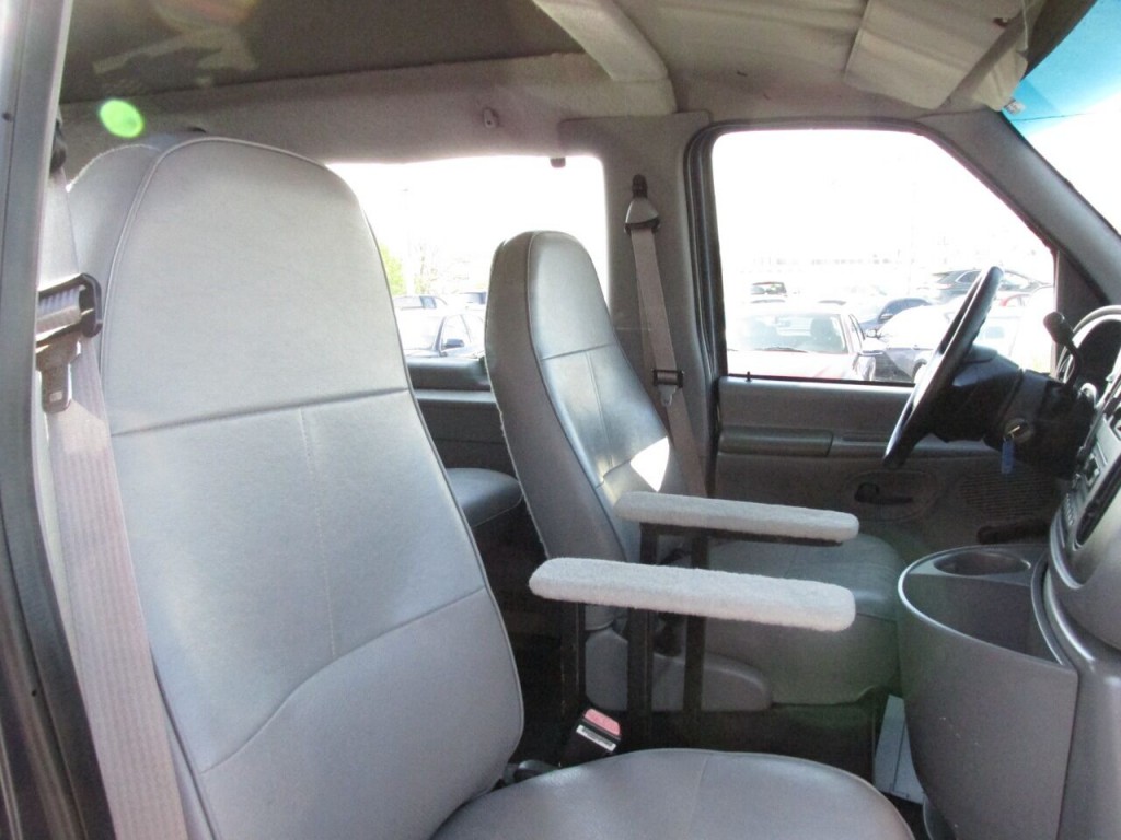 1997 Ford E-350 Image 63