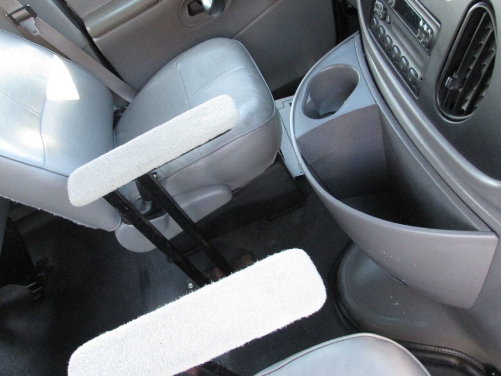 1997 Ford E-350 Image 66
