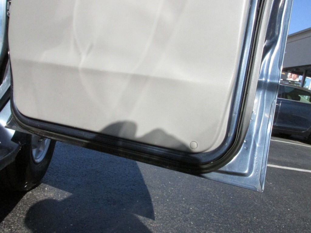 1997 Ford E-350 Image 69