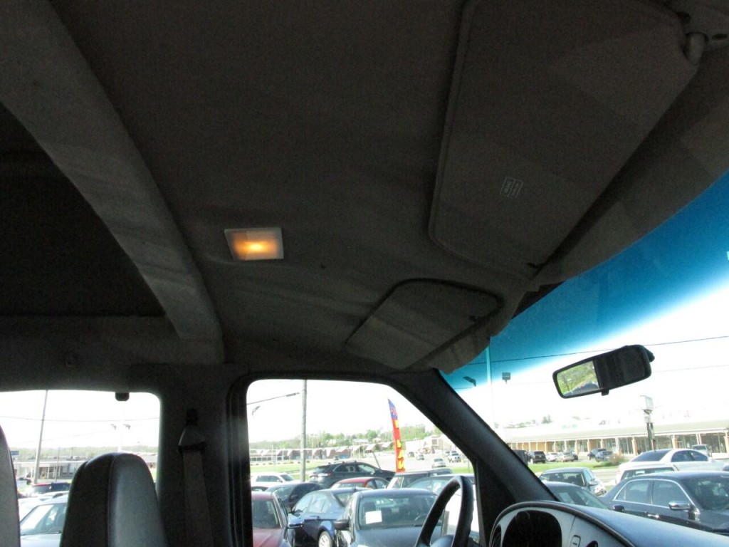 1997 Ford E-350 Image 70