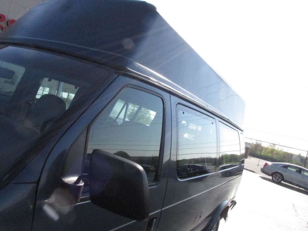 1997 Ford E-350 Image 84