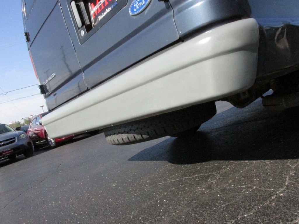 1997 Ford E-350 Image 91
