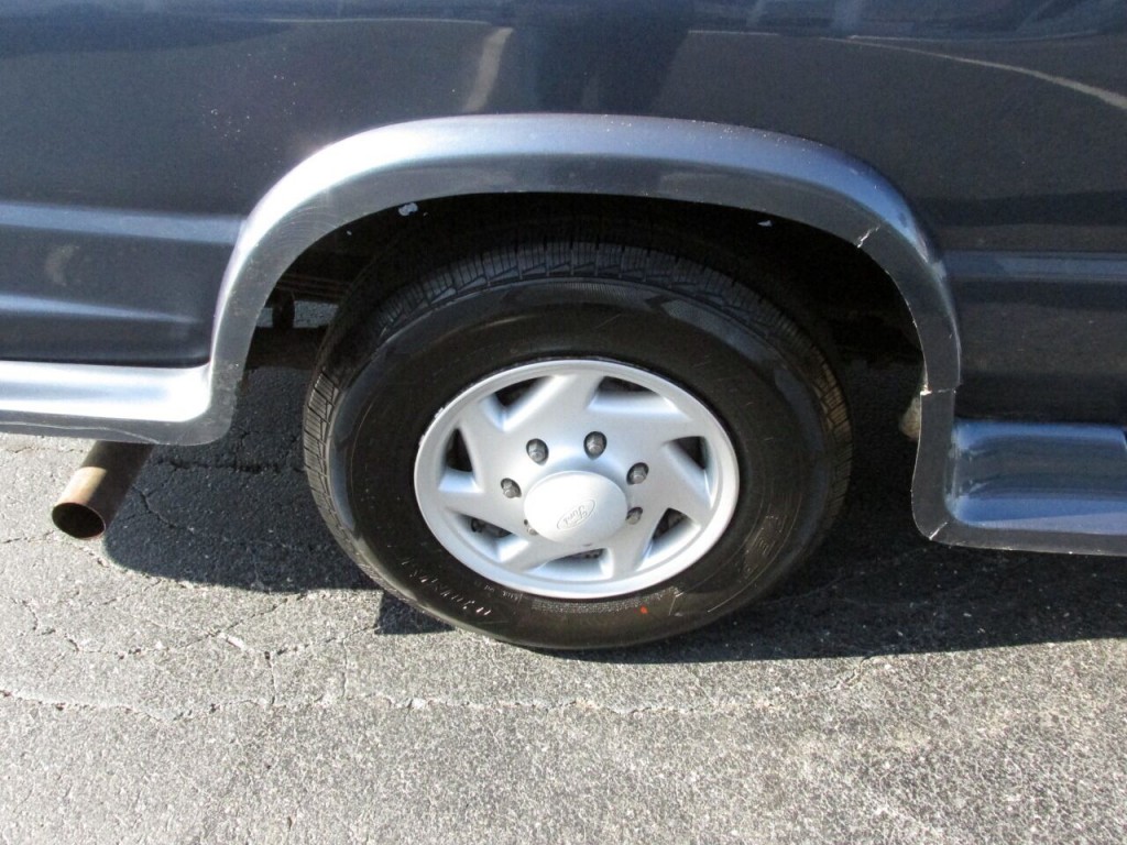 1997 Ford E-350 Image 93