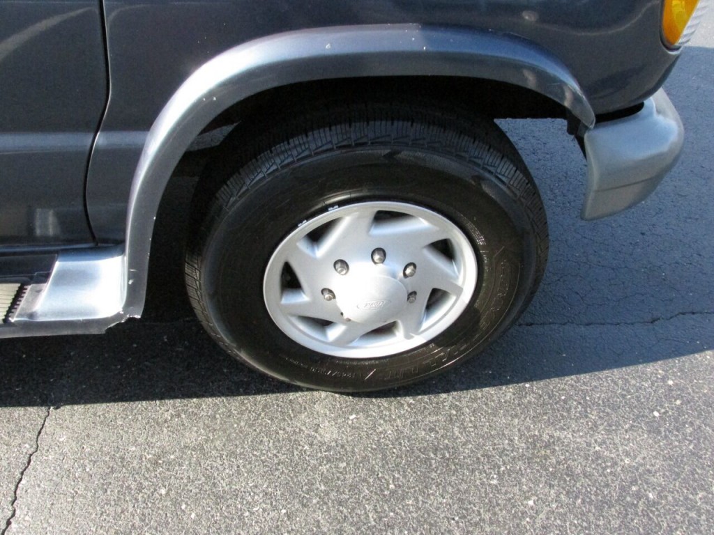 1997 Ford E-350 Image 98