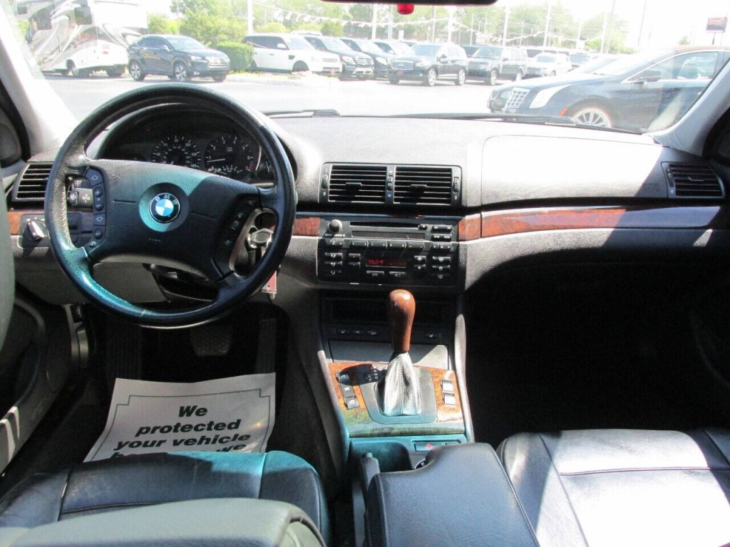 2004 BMW 3 Series Image 2