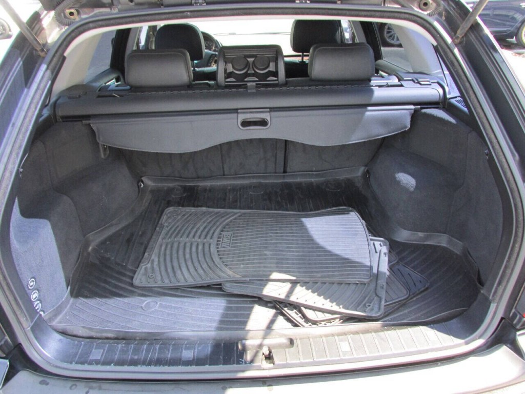 2004 BMW 3 Series Image 10