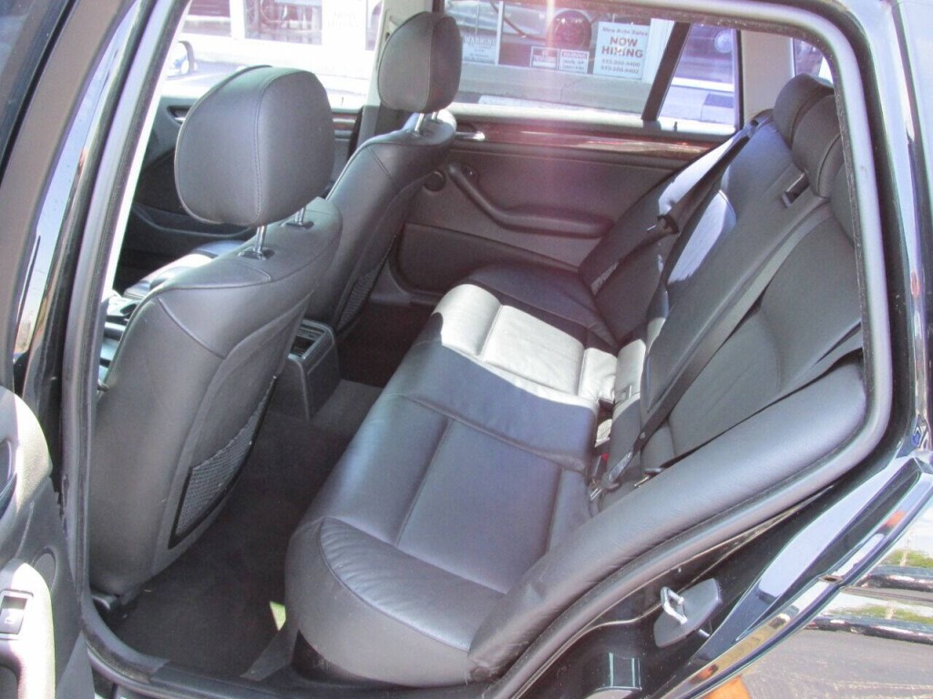 2004 BMW 3 Series Image 11