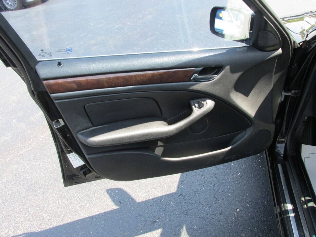 2004 BMW 3 Series Image 19