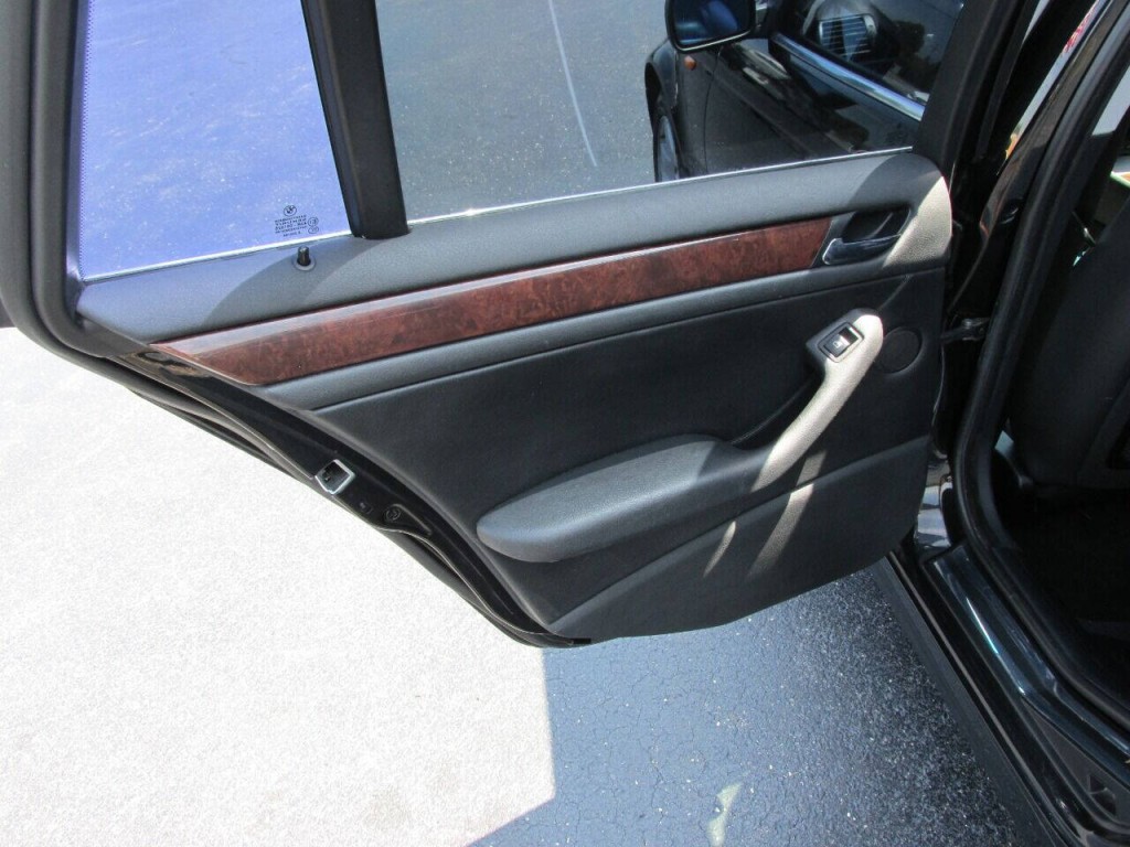 2004 BMW 3 Series Image 22