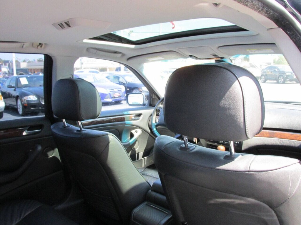 2004 BMW 3 Series Image 26