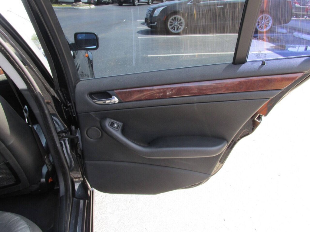 2004 BMW 3 Series Image 28