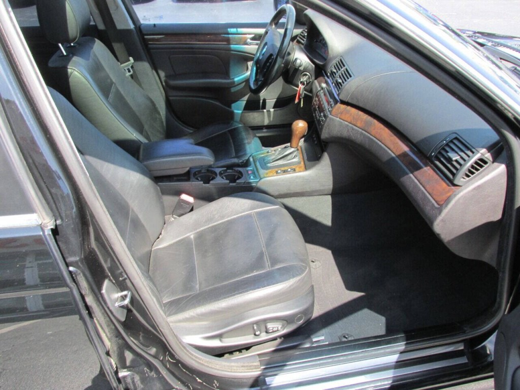 2004 BMW 3 Series Image 29