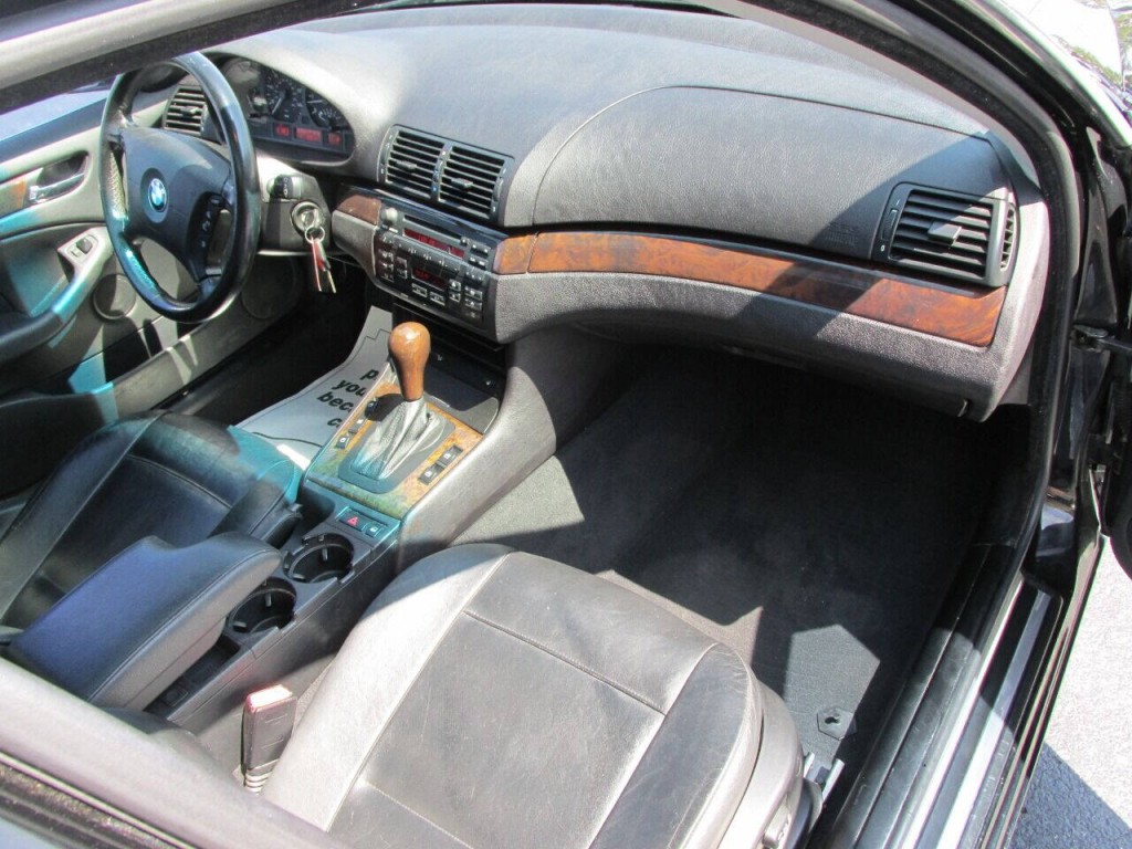 2004 BMW 3 Series Image 31