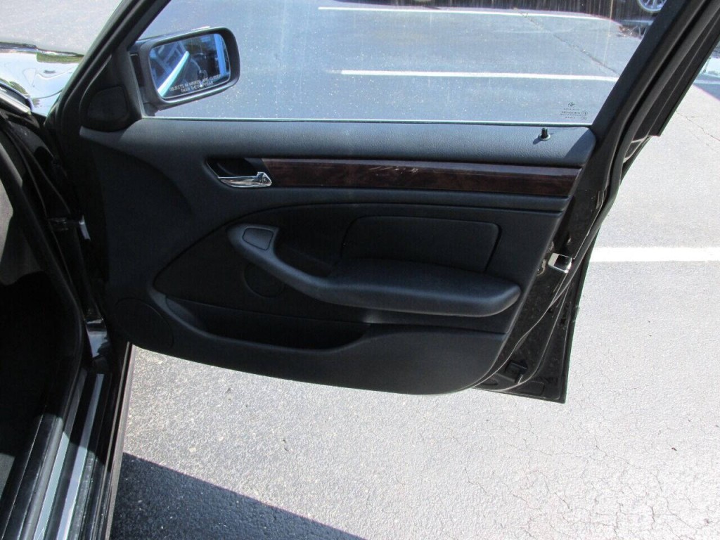 2004 BMW 3 Series Image 32