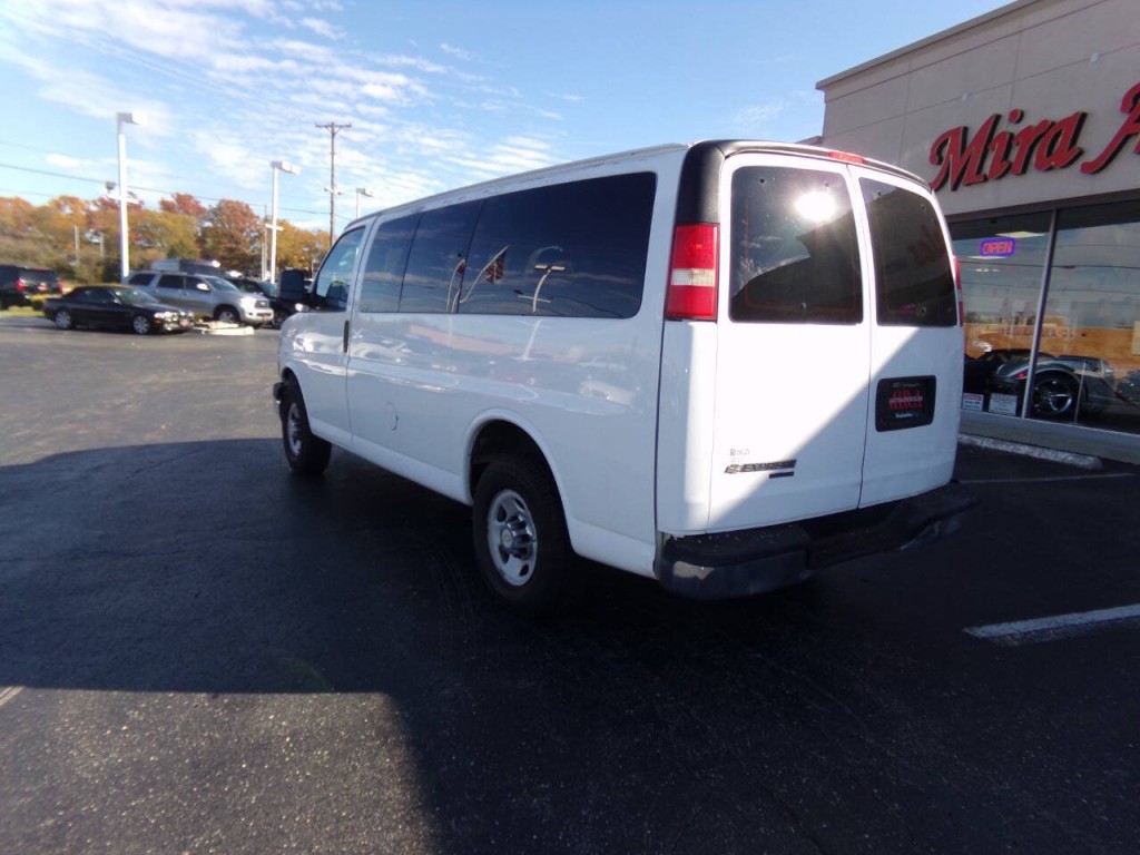 2012 Chevrolet Express Image 9