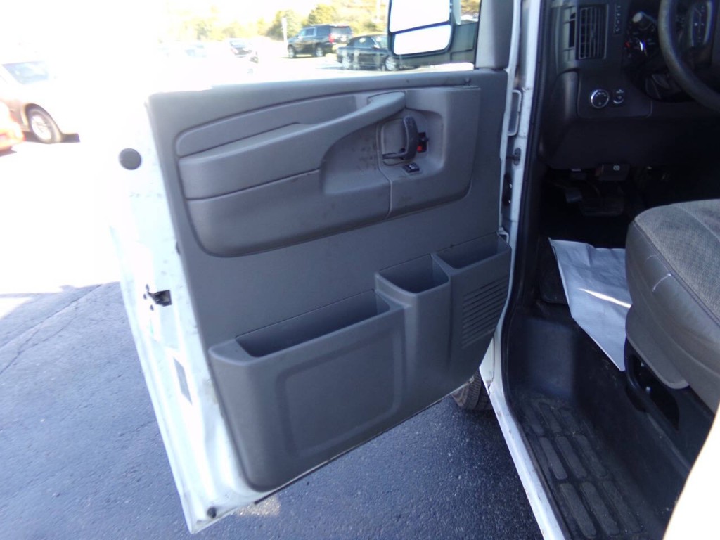 2012 Chevrolet Express Image 13
