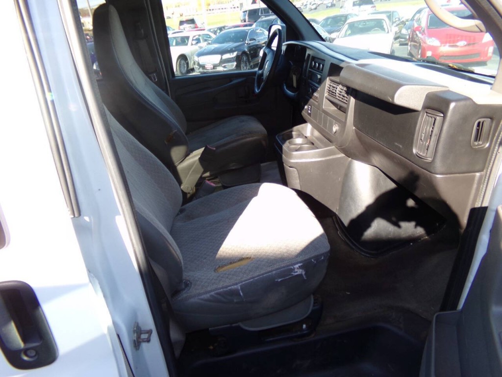 2012 Chevrolet Express Image 15