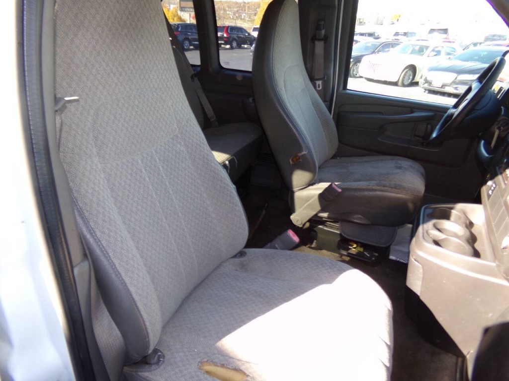 2012 Chevrolet Express Image 16