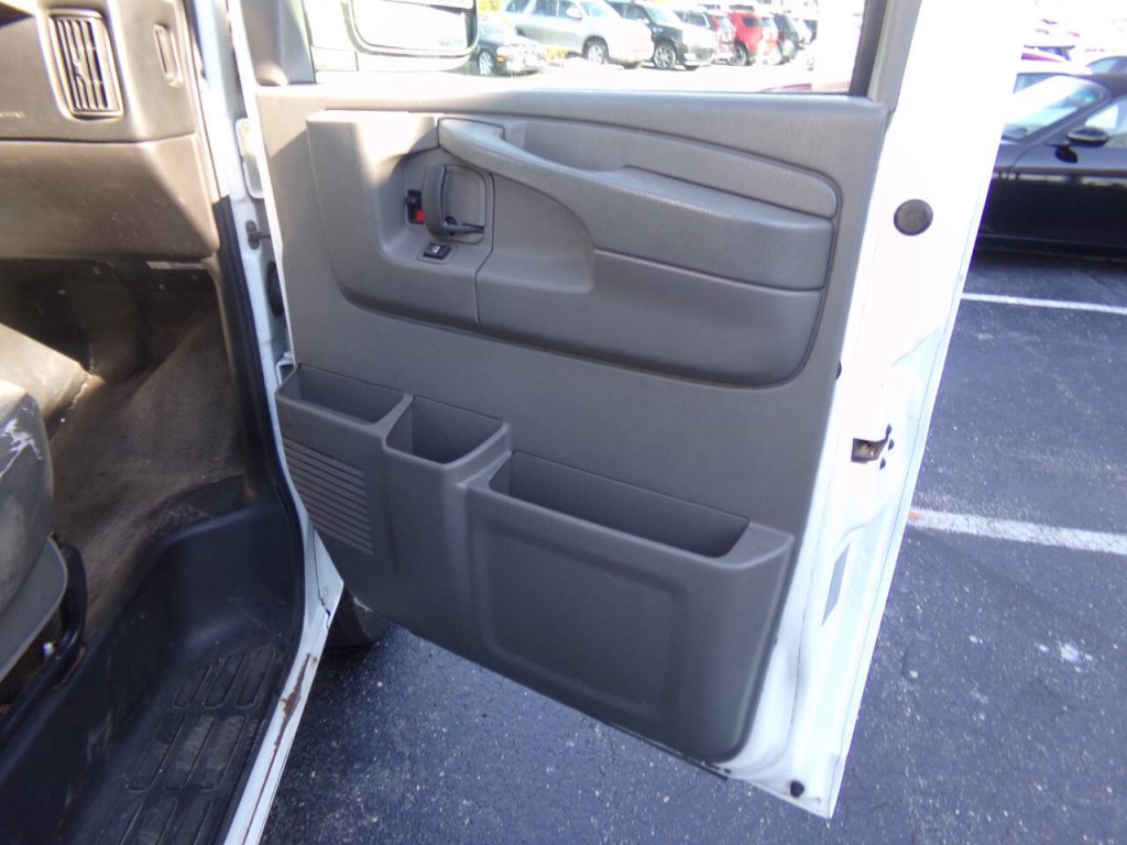 2012 Chevrolet Express Image 17