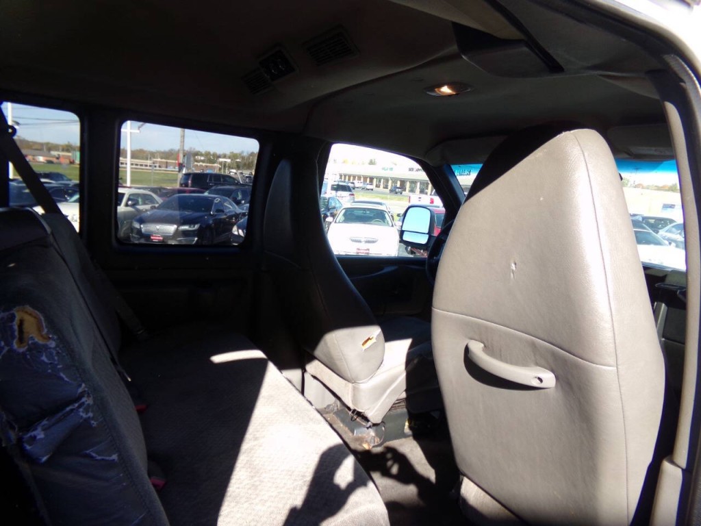 2012 Chevrolet Express Image 18