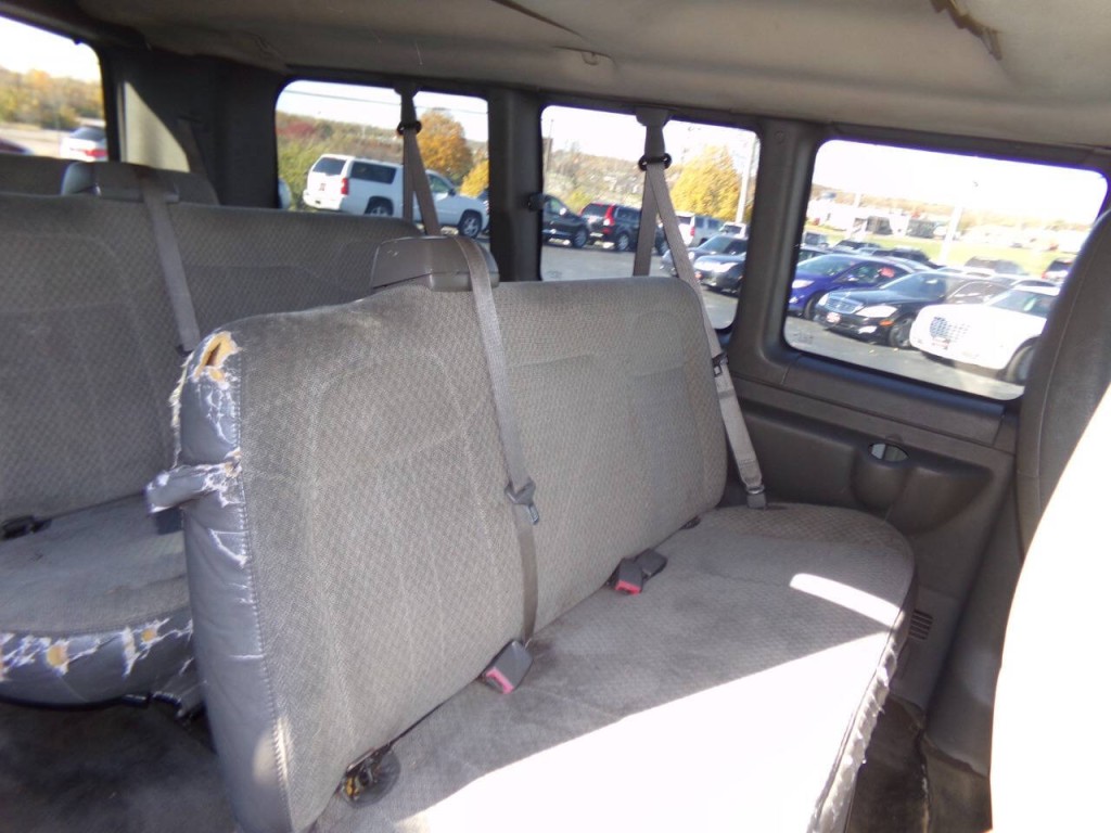 2012 Chevrolet Express Image 19